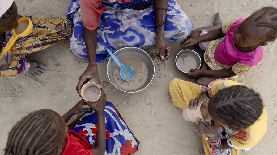 «Non riusciamo a sfamarci e i bambini si ammalano spesso. Hanno la diarrea e soffrono di sfoghi cutanei», racconta Mariam Abdraman Ali.
