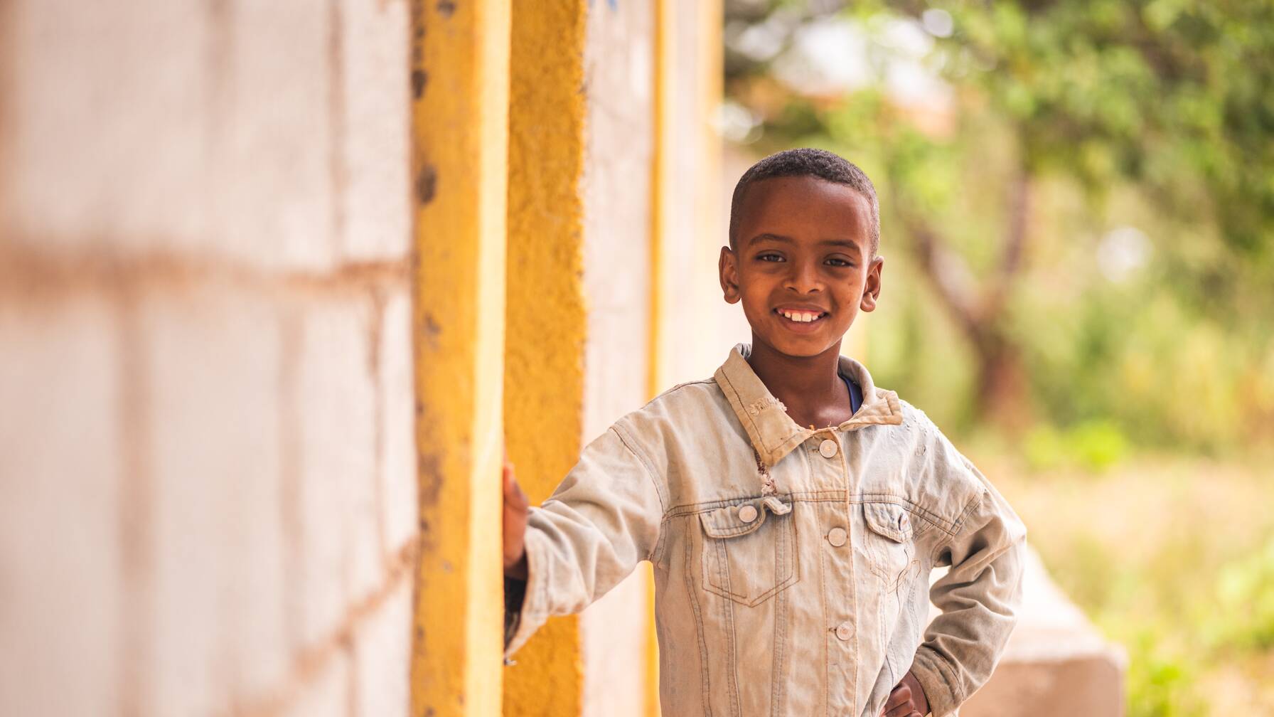 Hawi aime aller à l'école - il est fier d'être le meilleur de sa classe.