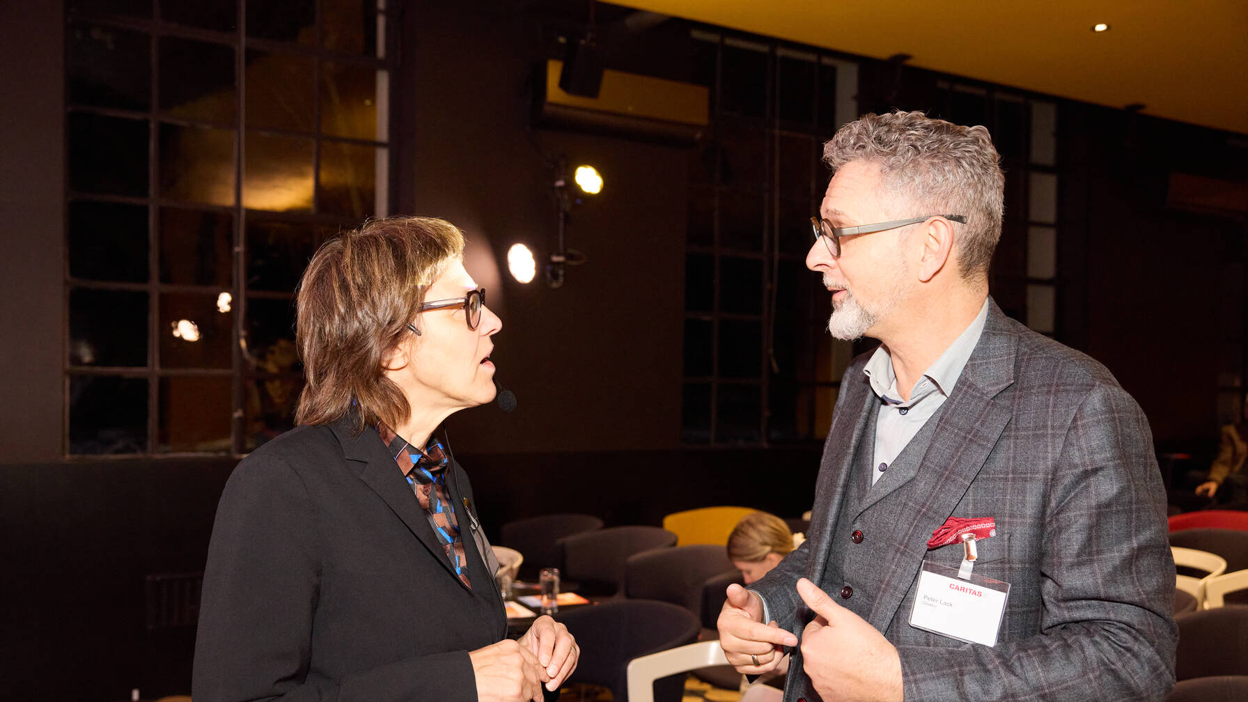 Jeannette Behringer (Verantwortliche Nachhaltigkeit in der Lehre, Universität Zürich) und Peter Lack im Austausch.