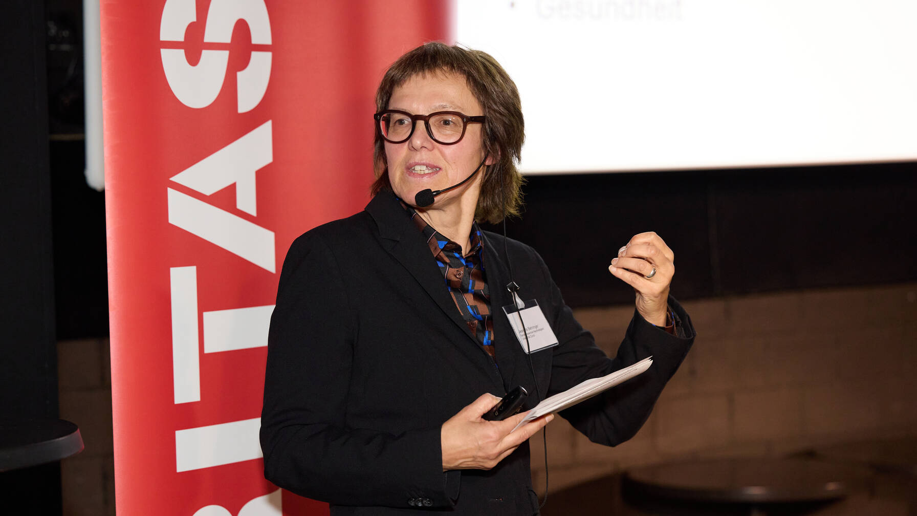 Jeannette Behringer (Universität Zürich) verwies in ihrem Beitrag besonders auf soziale und politische Dimensionen der Postwachstumsdebatte.