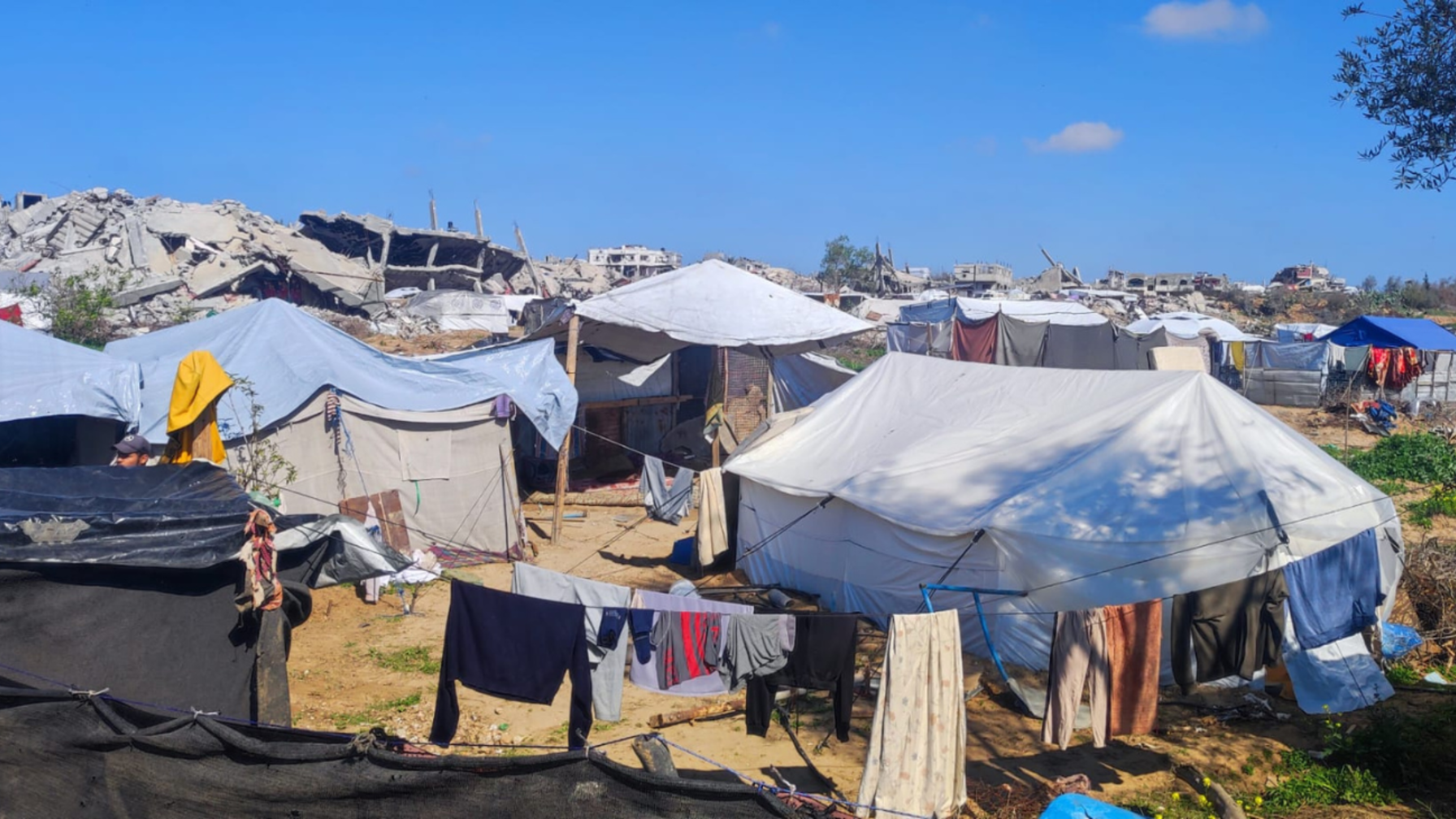 Thousands of people have been forced to flee, many of them several times. They have no other option but to live in ruins or tents.