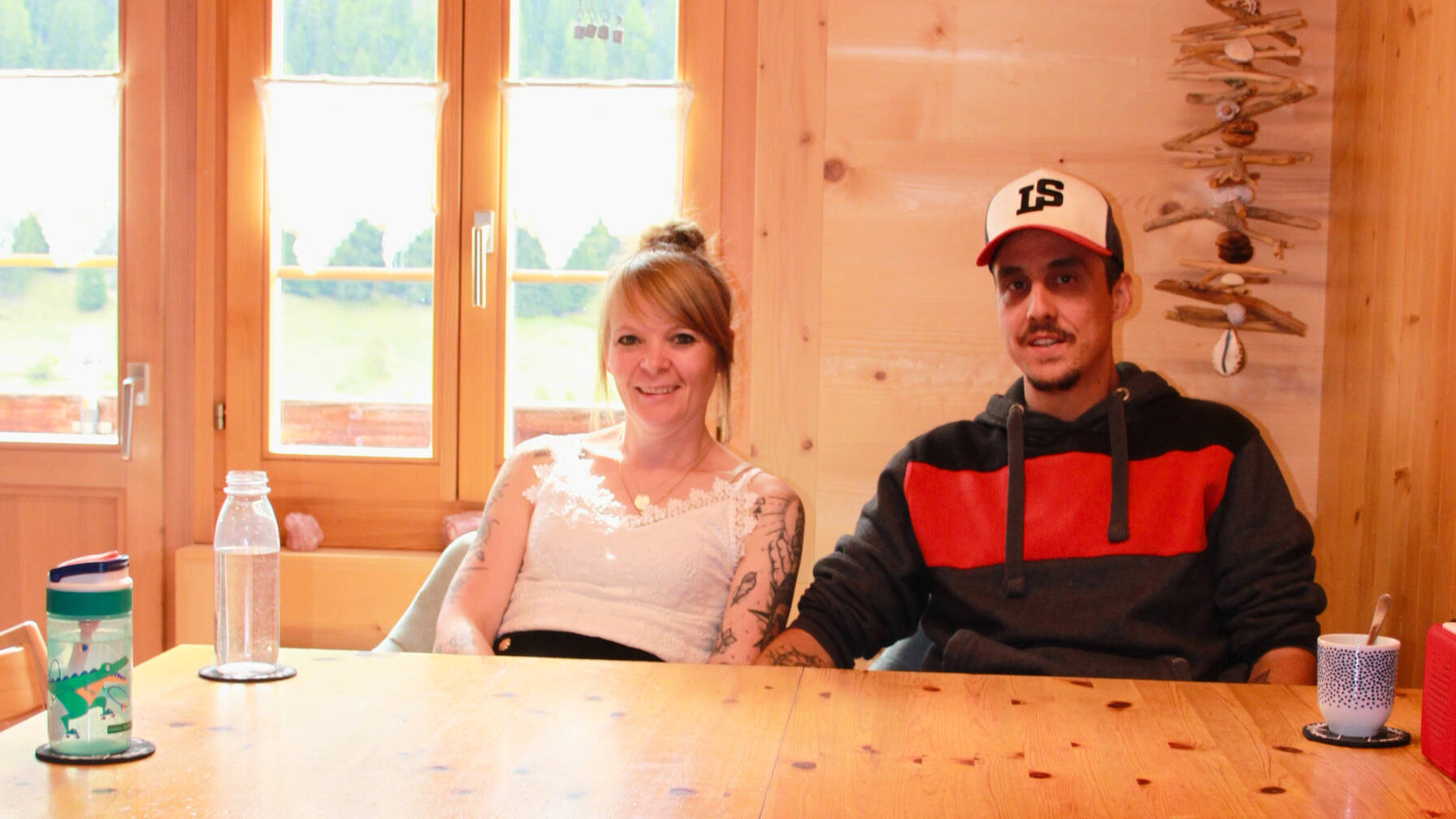 Sarah et Oliver Ebener dans leur appartement loué.