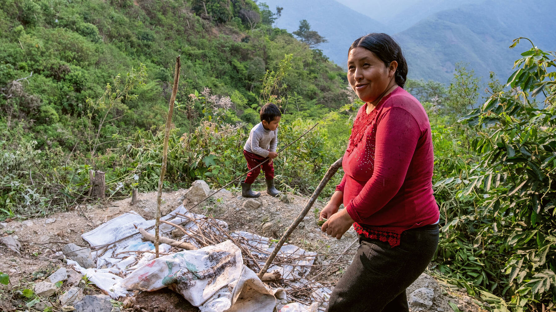 Primitiva Quispe Mamani, agricultrice, met en pratique ce qu’elle a appris dans le cadre d’un projet de Caritas sur l’agriculture biologique. Elle contribue ainsi à accroître la biodiversité dans les forêts boliviennes.