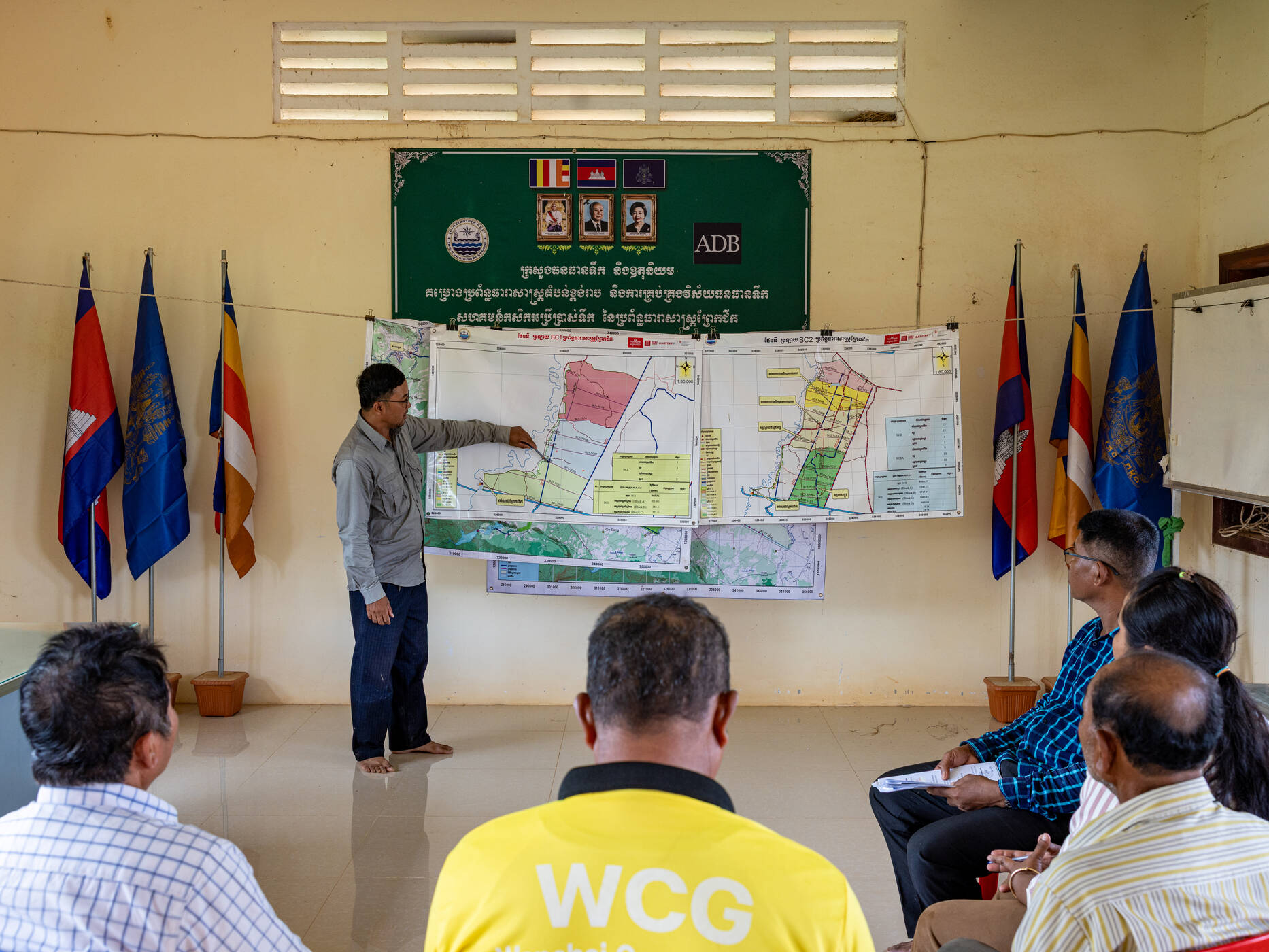 In einem Wasser-Nutzungs-Komitee planen die Kleinbäuerinnen und -bauern einer Region gemeinsam die Bewässerung und den Anbau. So arbeiten sie gemeinsam darauf hin, dass das vorhandene Wasser für alle reicht.