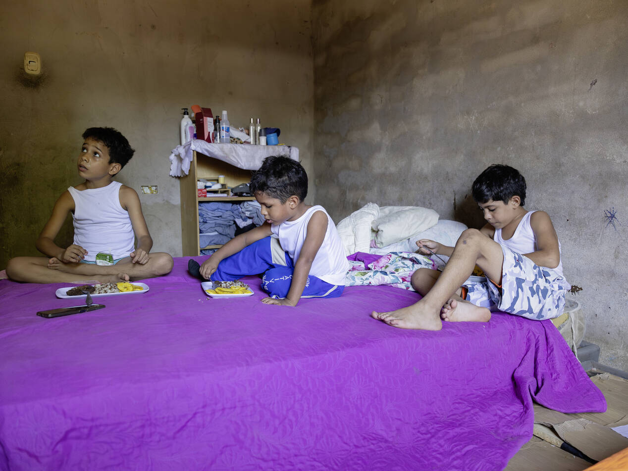 Ihre Kinder fühlen sich wohl in der neuen Umgebung.