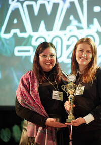 «Sisters Domestic Violence and Abuse Berne» ha vinto il premio youngCaritas Award 2023.