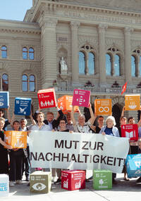 Mehr Mut zur Nachhaltigkeit – das fordert die Plattform Agenda 2030, hier bei der Lancierung der Petition am 9. Juni 2026.