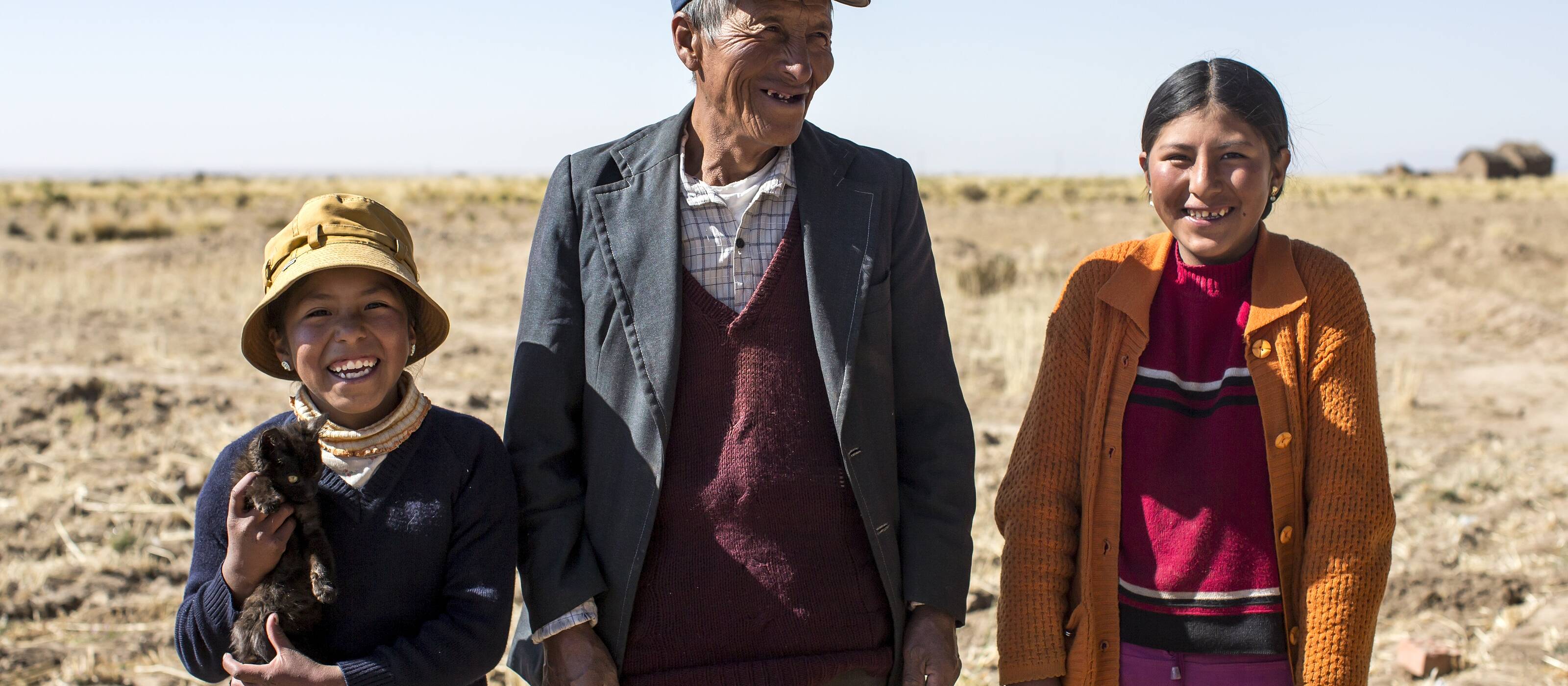 Une famille bolivienne envisage l'avenir de manière positive.
