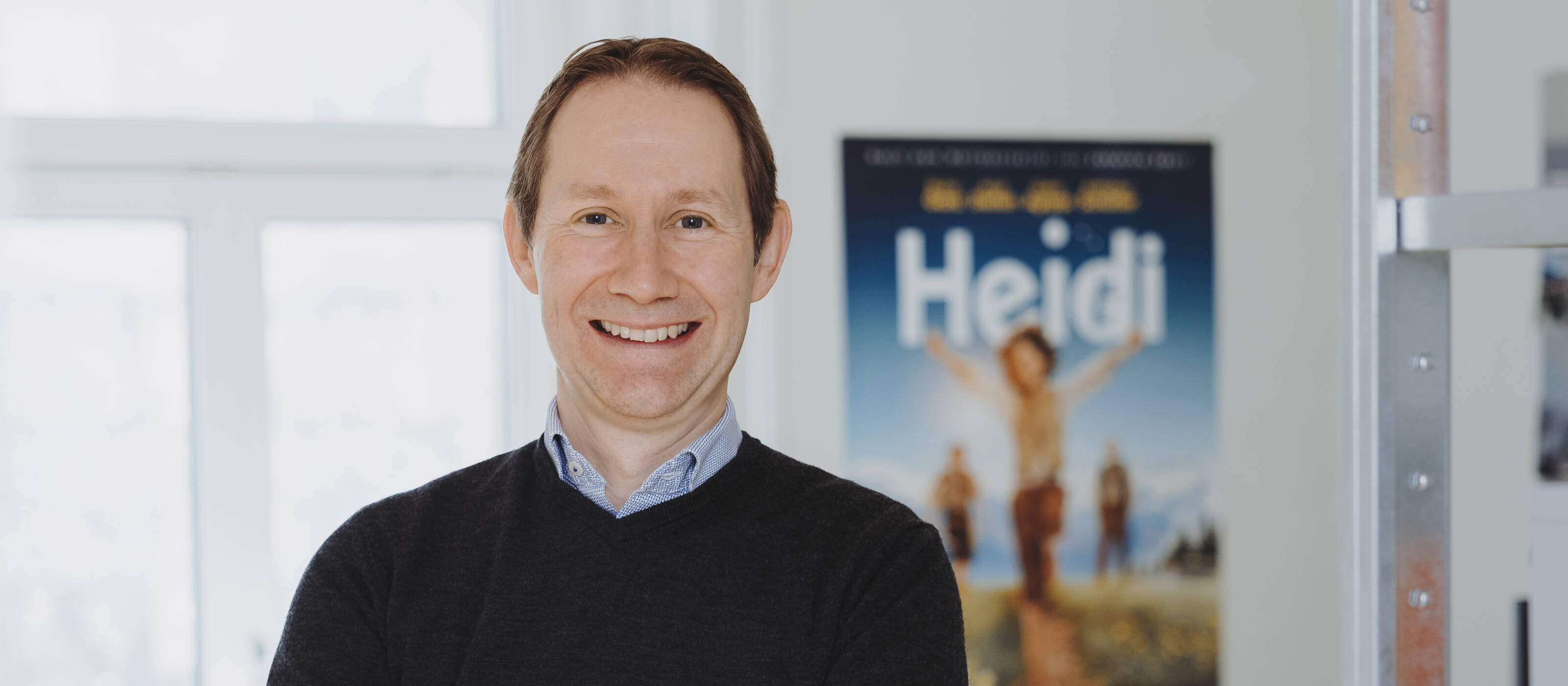 Lukas Hobi e il suo partner professionale Reto Schaerli realizzano film 
con classiche storie per bambini ambientate in Svizzera, con persone vere e in dialetto. Il loro più grande successo al botteghino finora è stato il film Heidi.