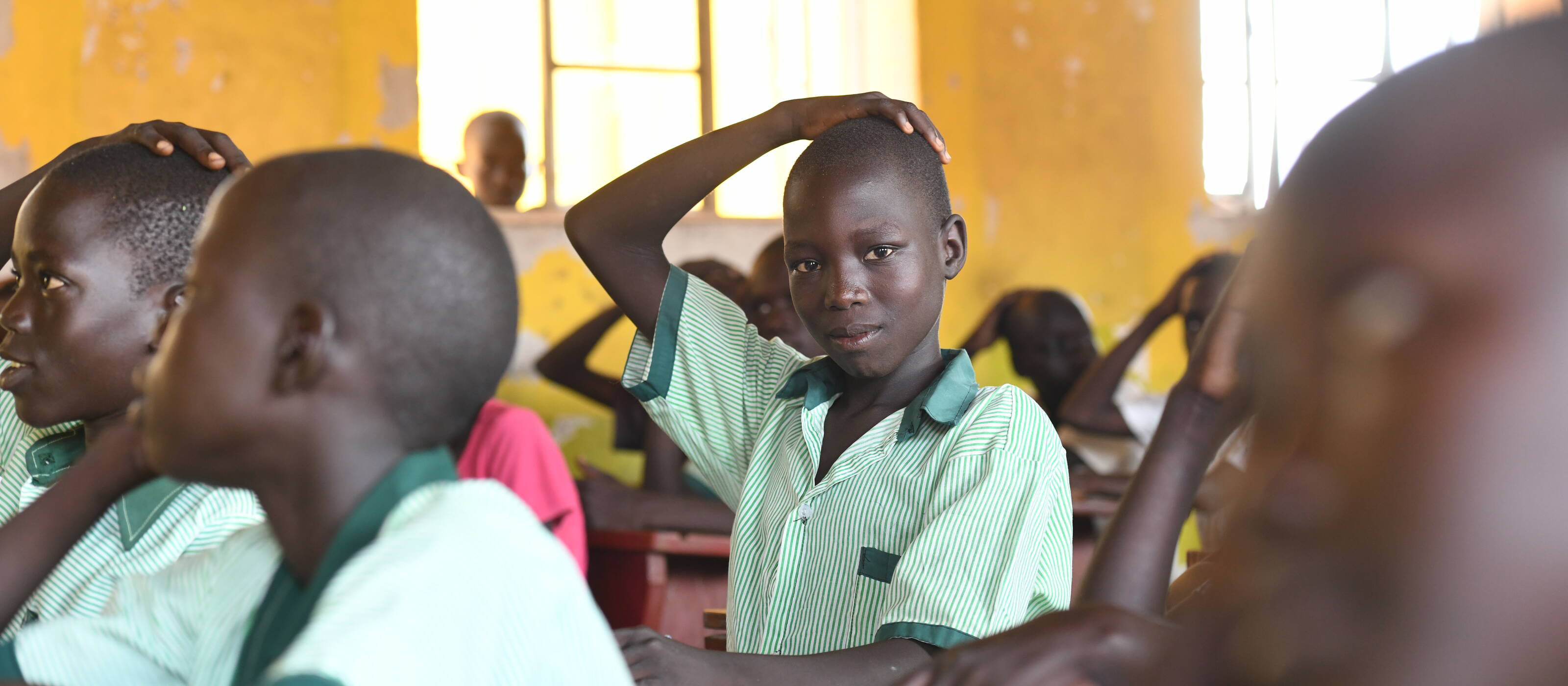 «Where is your head?», fragt der Lehrer – und David (13) zeigt auf die richtige Stelle.