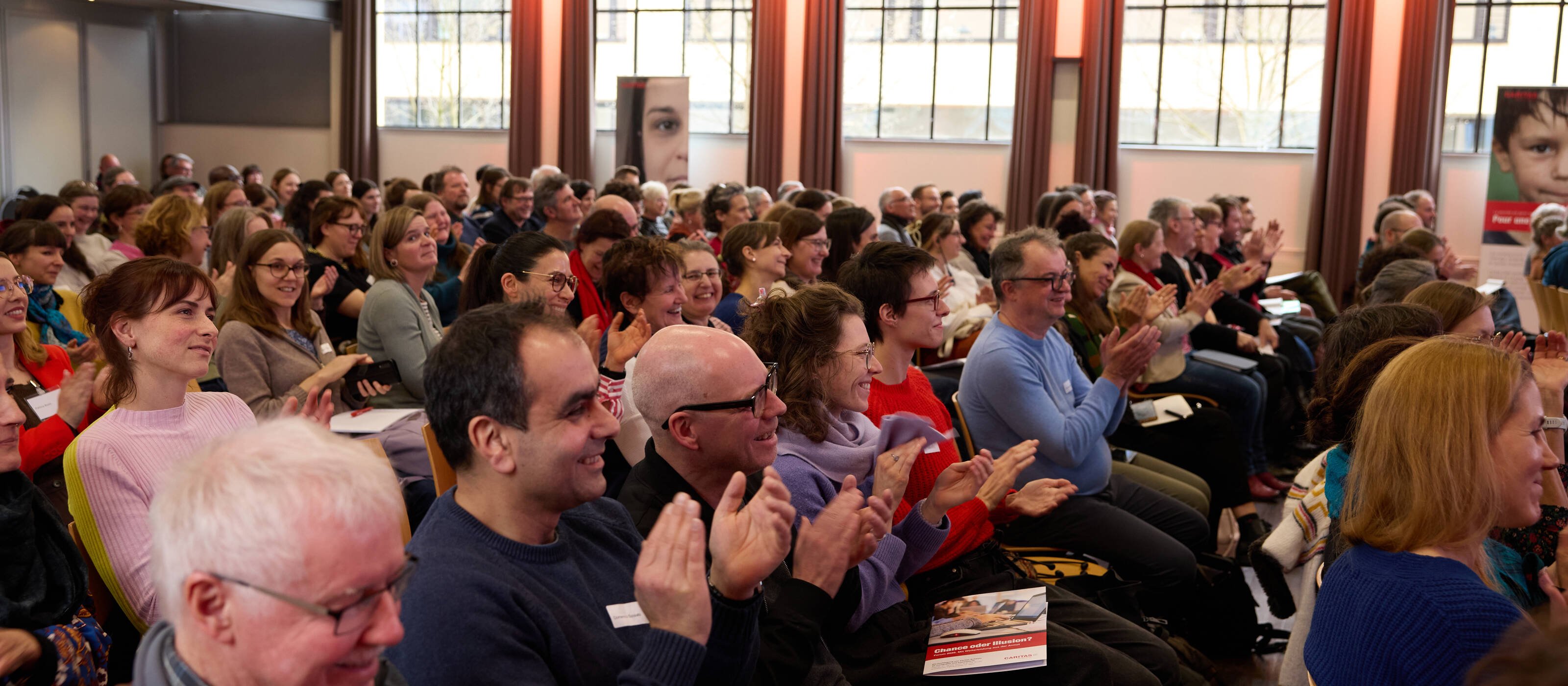 Réunion annuelle pour le champ social : le Forum de Caritas met en relation les professionnels avec la politique et l’administration et assure l’échange et le transfert de connaissances. 