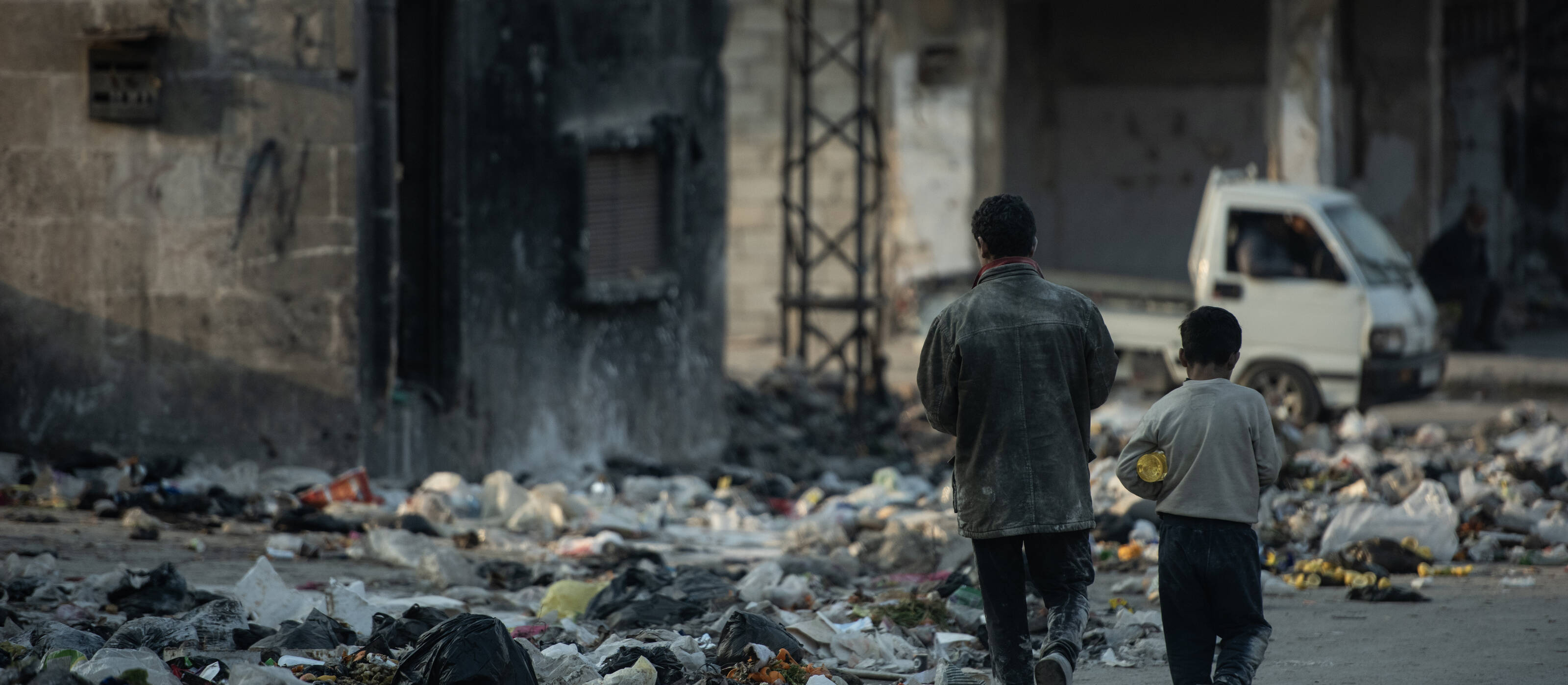 Des habitants dans les rues d'Alep