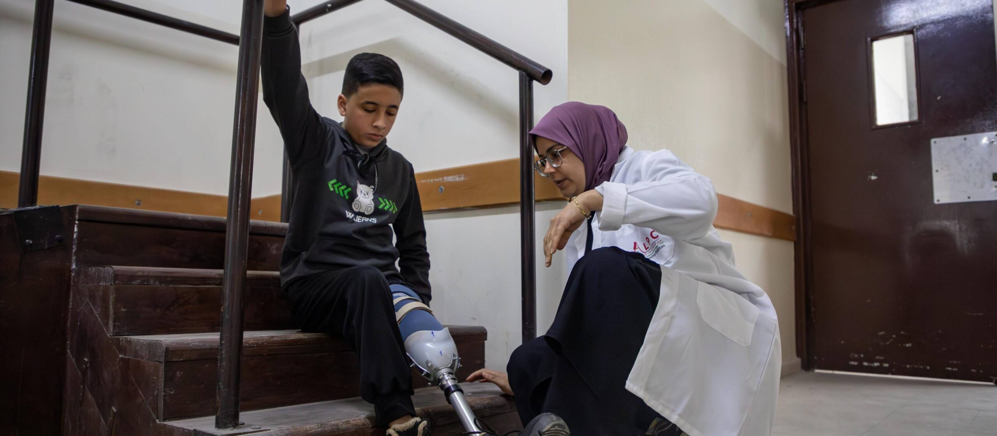 À cause de la guerre à Gaza, des centaines d'enfants comme Khamees Al-Farran ont perdu une partie de leur corps.