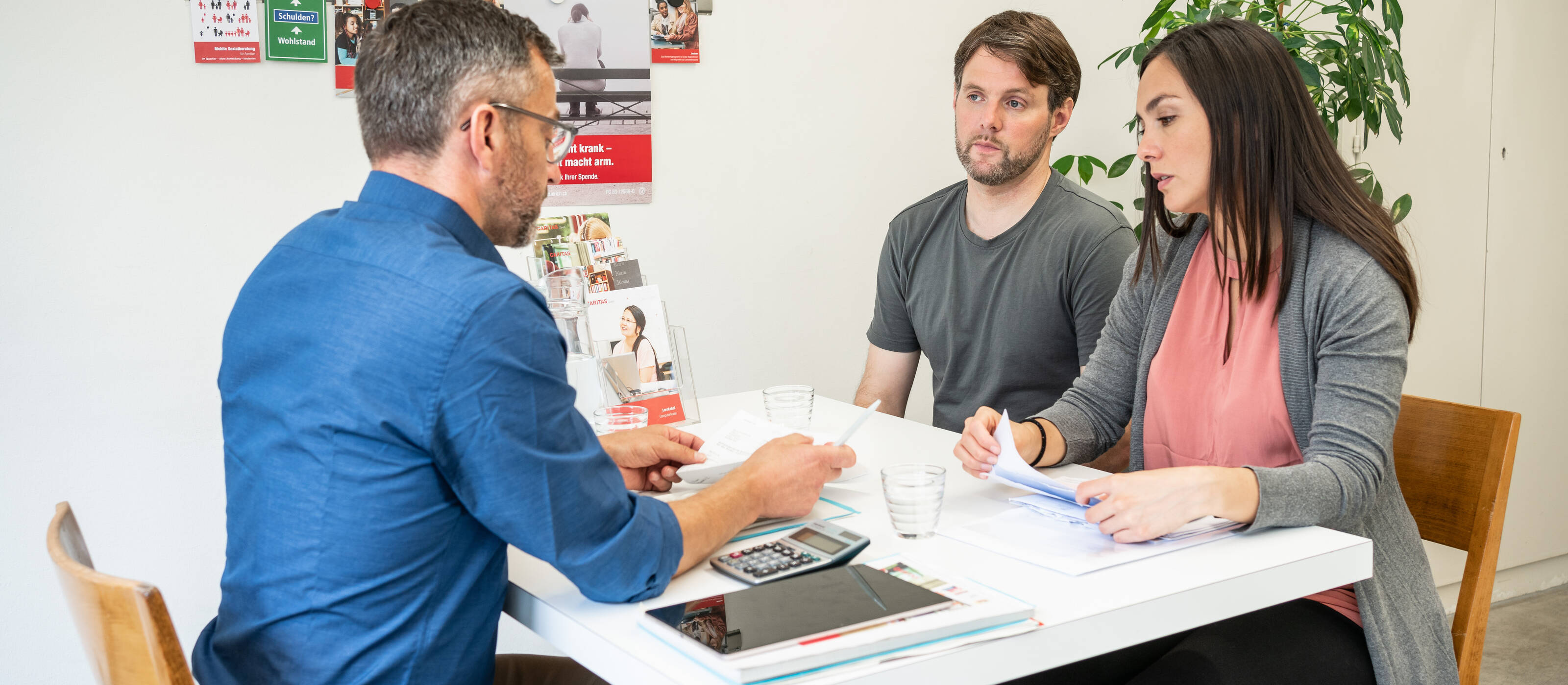 Die Studiengebühren sollen in der Schweiz ab 2027 verdoppelt werden – Personen mit knappem Budget können diese Mehrkosten nicht stemmen.