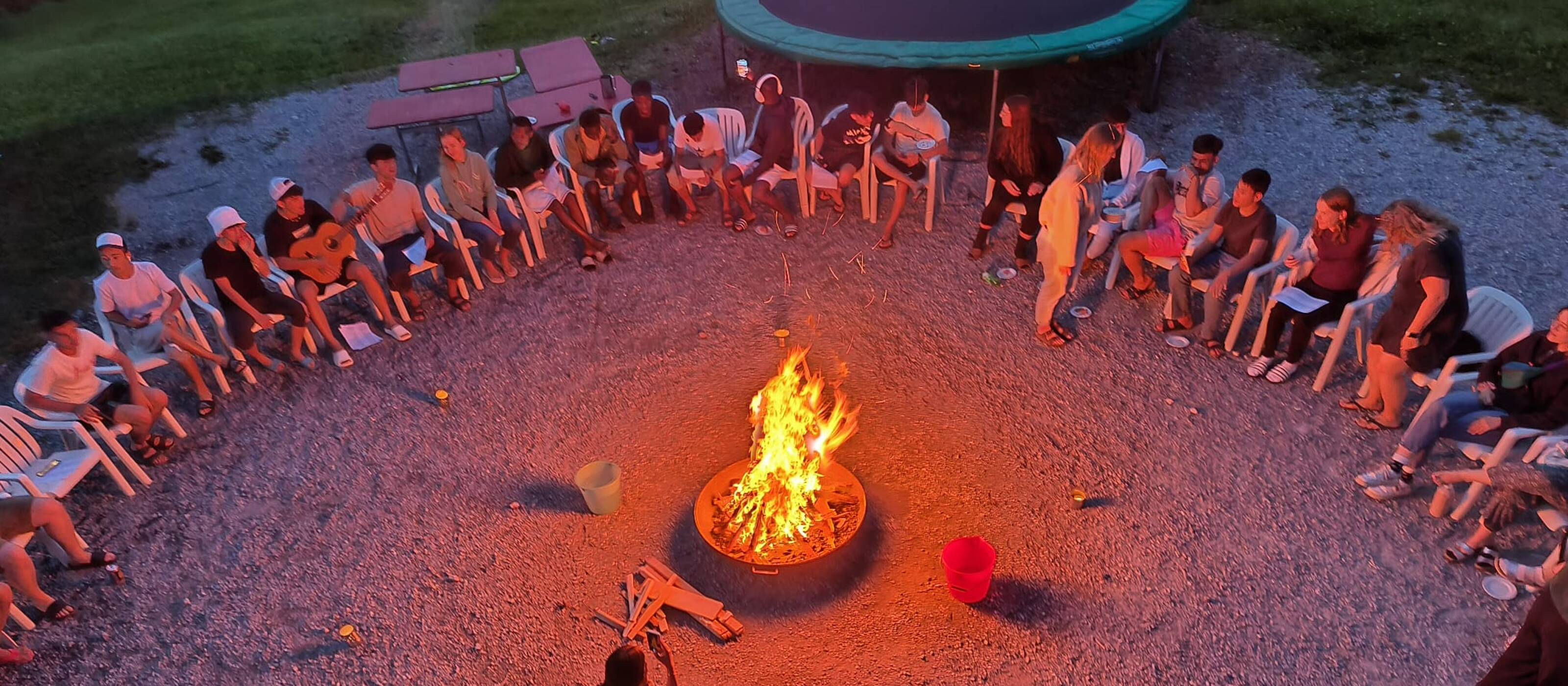 Au camp d’été de youngCaritas, 35 jeunes avec ou sans expérience de fuite y participent.