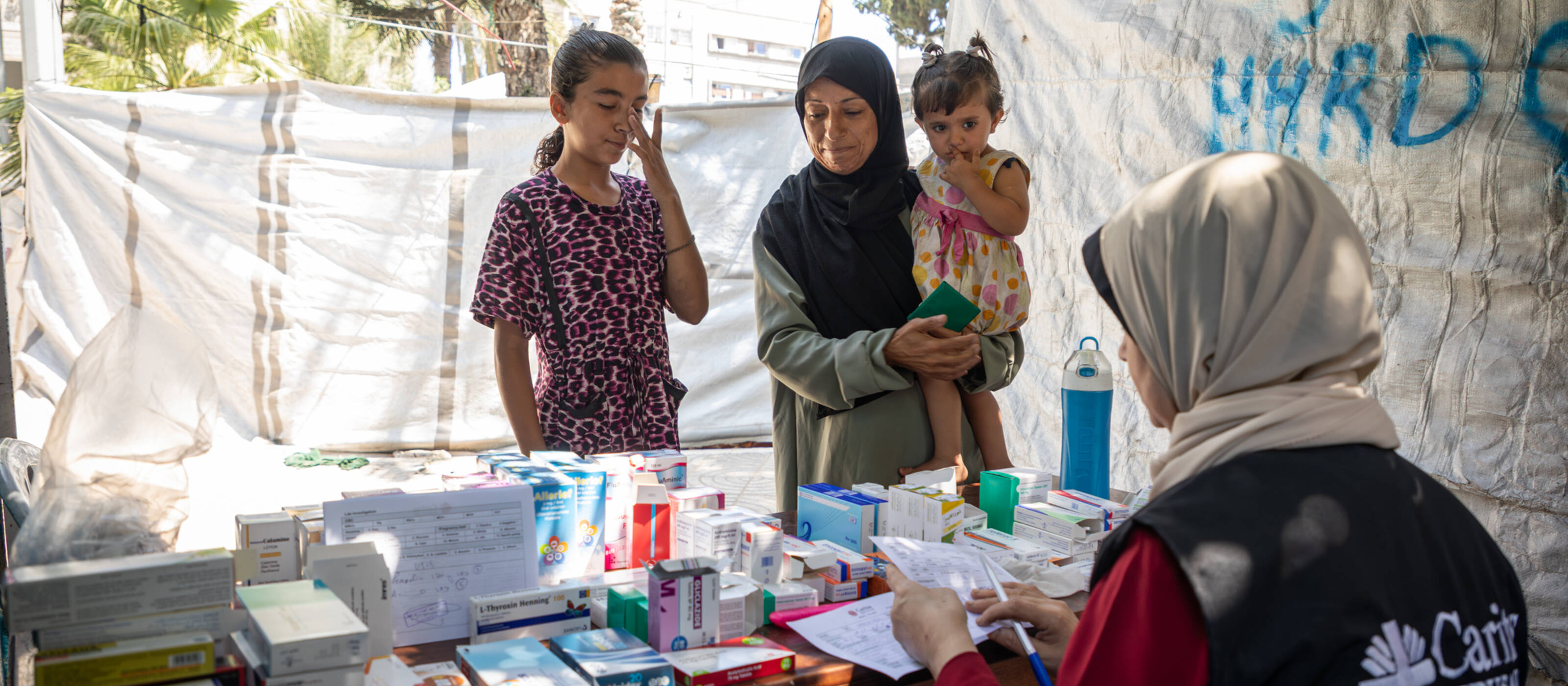 Caritas Gerusalemme dispone ancora di alcune scorte di medicinali per il primo soccorso nella Striscia di Gaza.