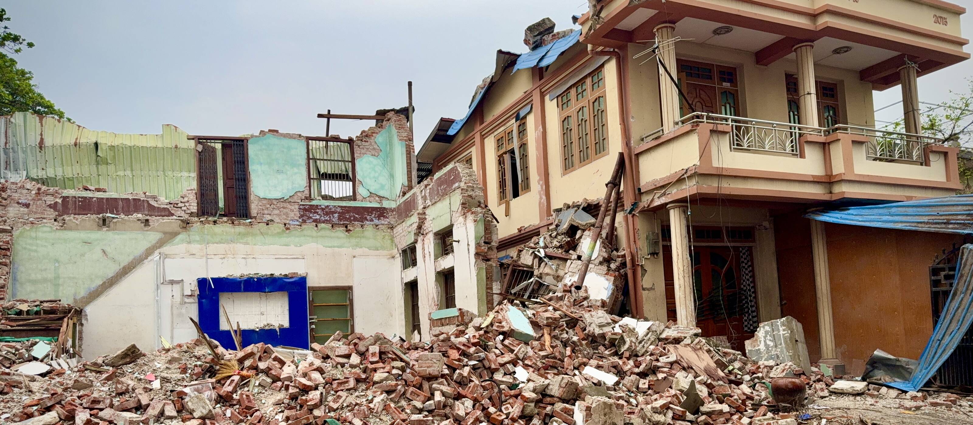 I danni causati dal sisma del 28 marzo 2025 sono devastanti in particolare nella regione intorno a Mandaly.