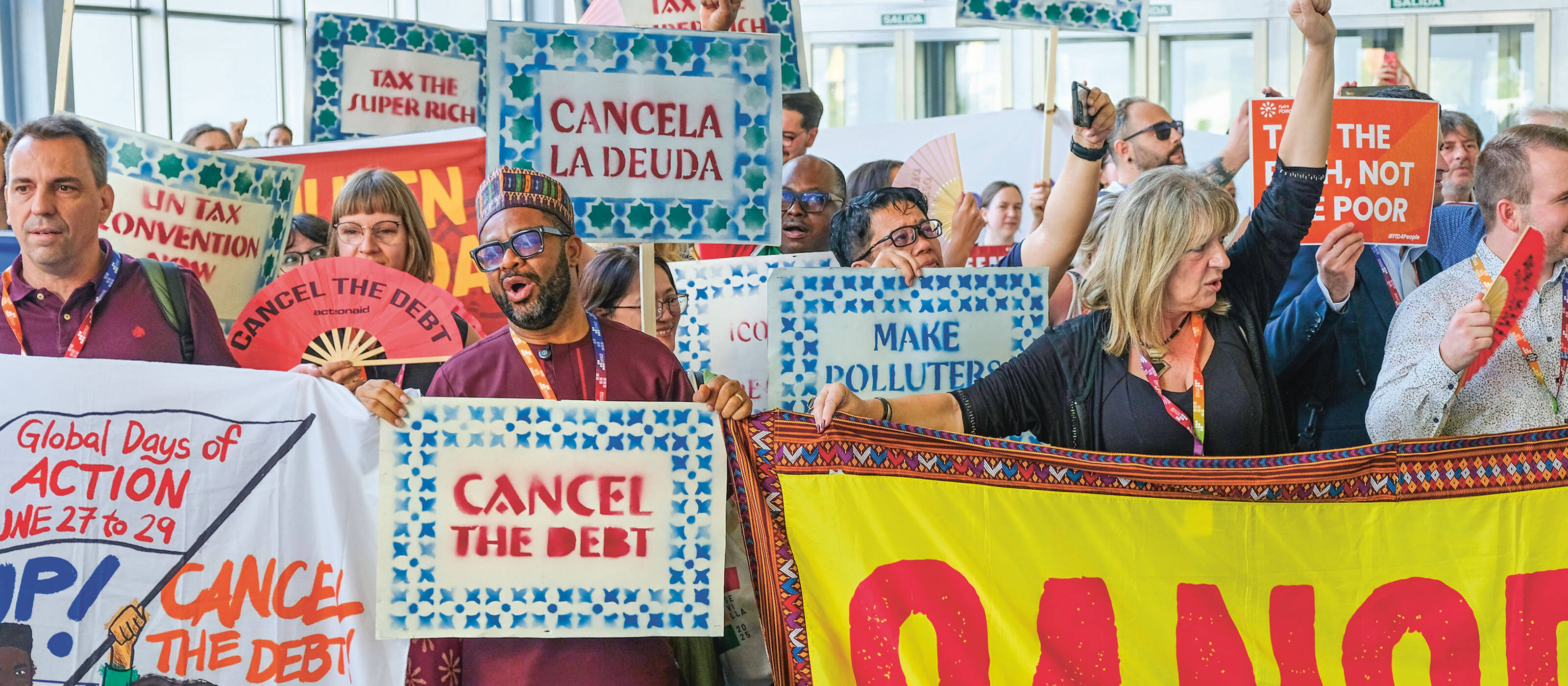 La gente chiede a Siviglia l’esdebitazione dei Paesi finanziariamente più deboli.