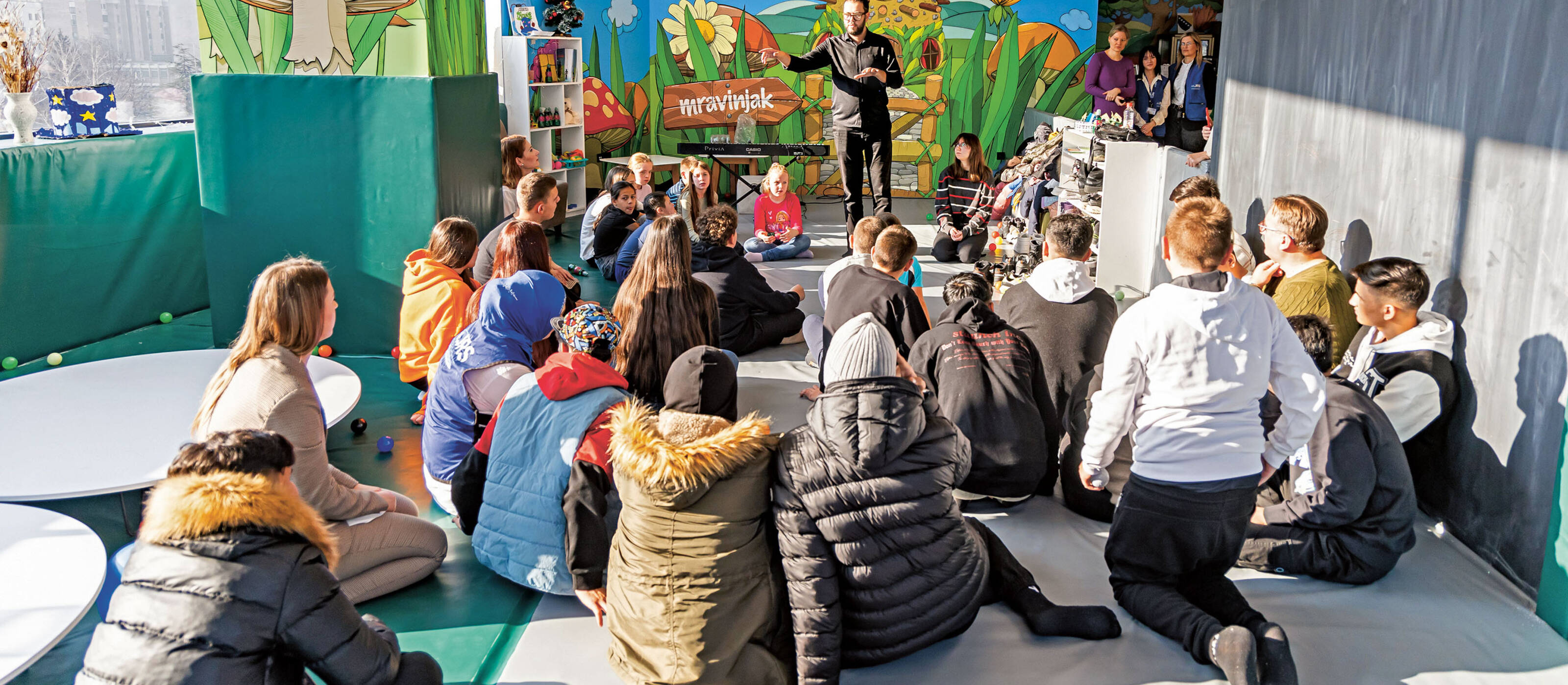 Les enfants et les jeunes sont reconnaissants de bénéficier d’un environnement stable et d’être en sécurité.