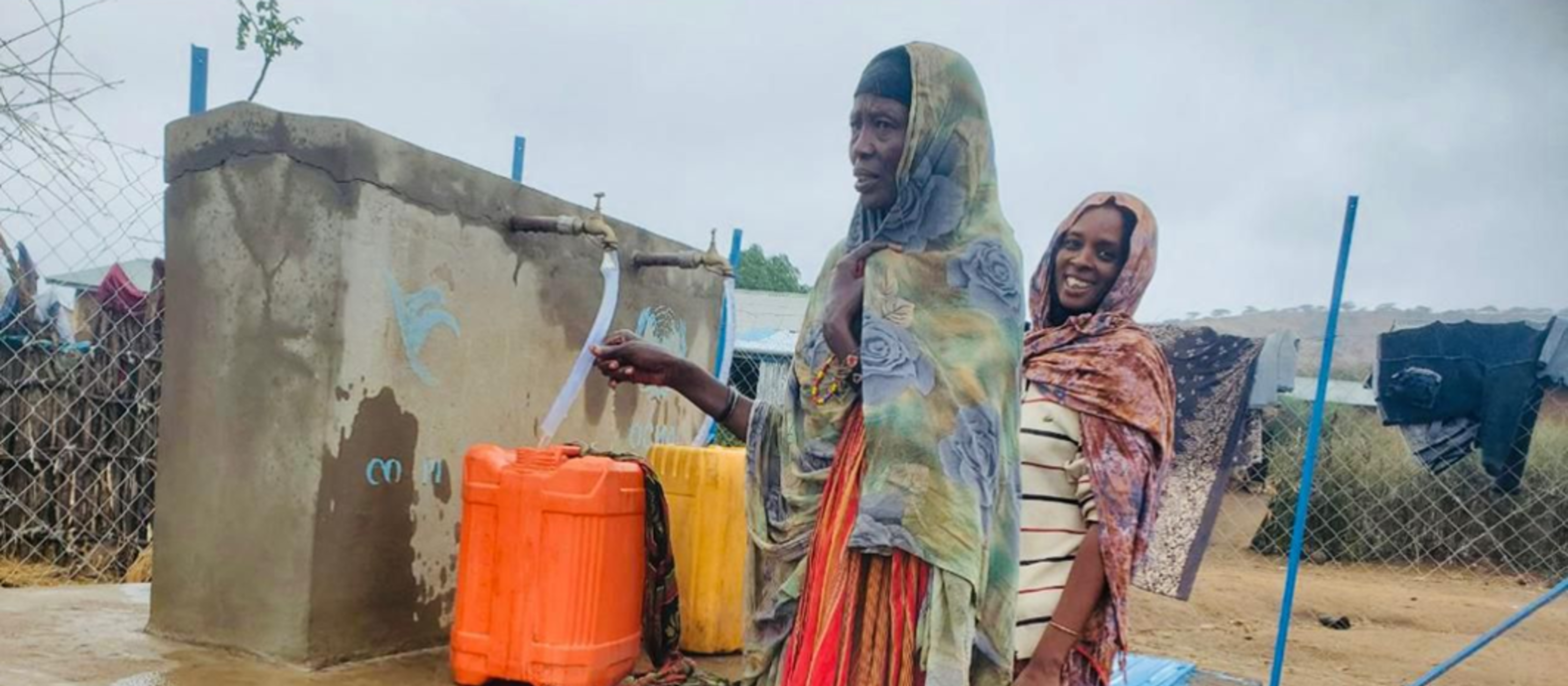Zwei geflüchtete Frauen in einem Flüchtlingscamp im Süden Äthiopiens