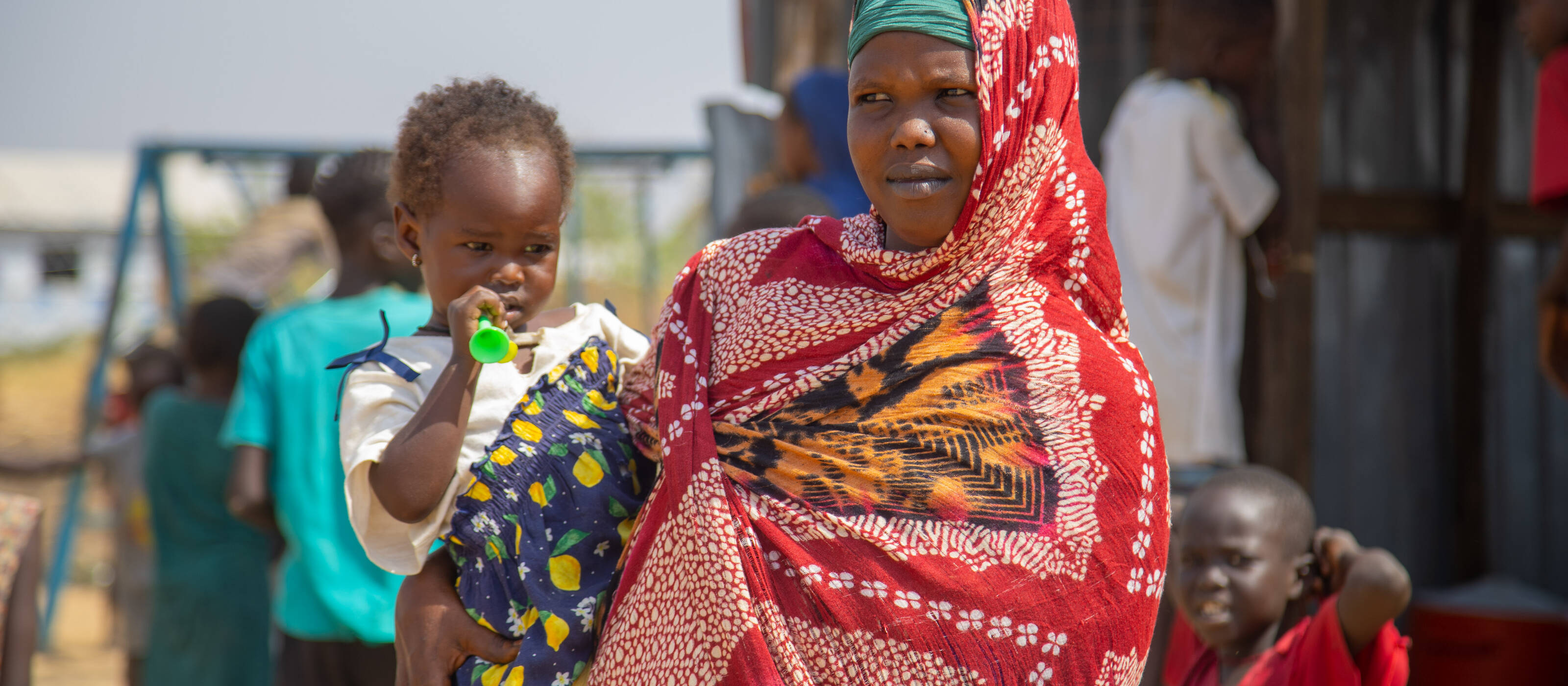 Mariam con i suoi figli al campo di Gorom