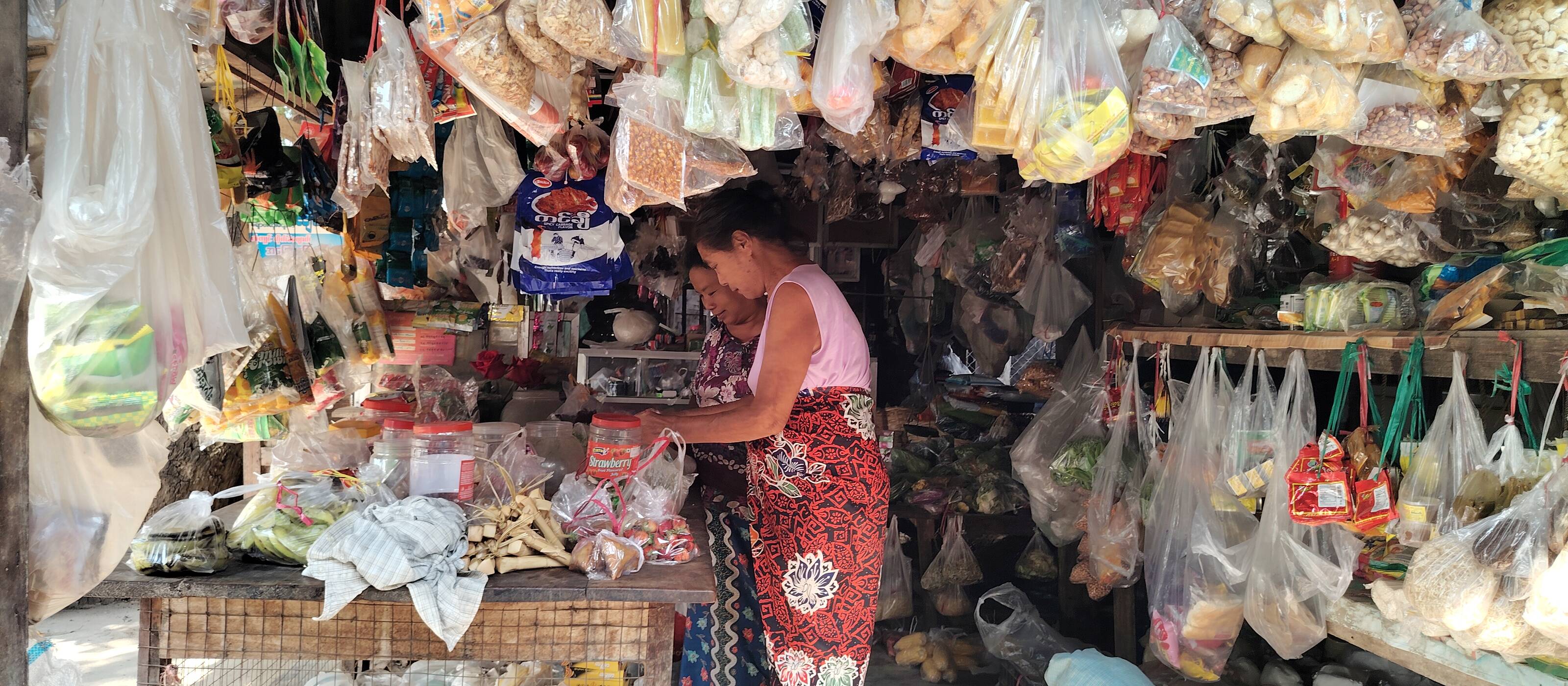 Die Bargeldhilfe ermöglichte es, ein kleines Lebensmittelgeschäft neu aufzubauen und Schritt für Schritt zu erweitern. 