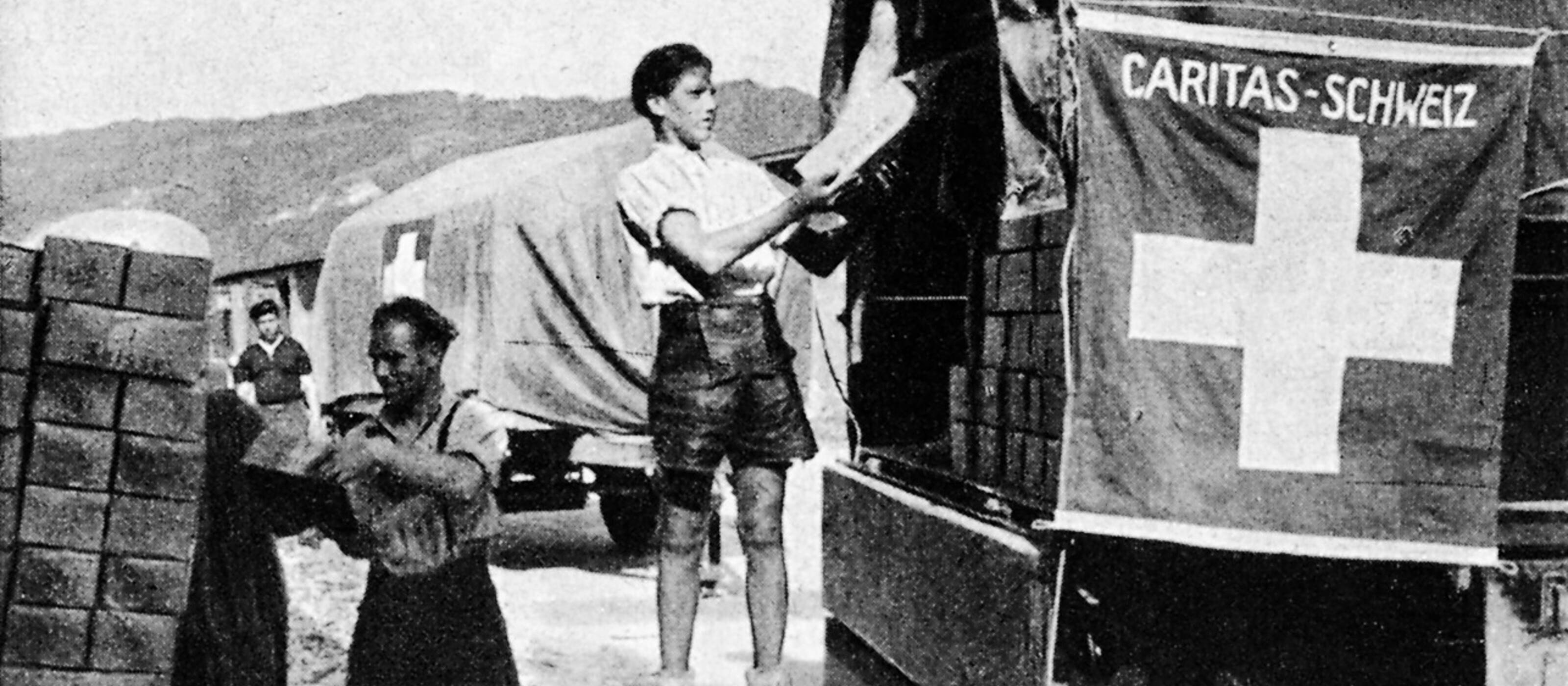 Aide de Caritas après la Deuxième Guerre mondiale (photo non datée): d’importants envois de matériel ont permis de venir en aide principalement aux personnes vivant dans des camps de réfugiés.