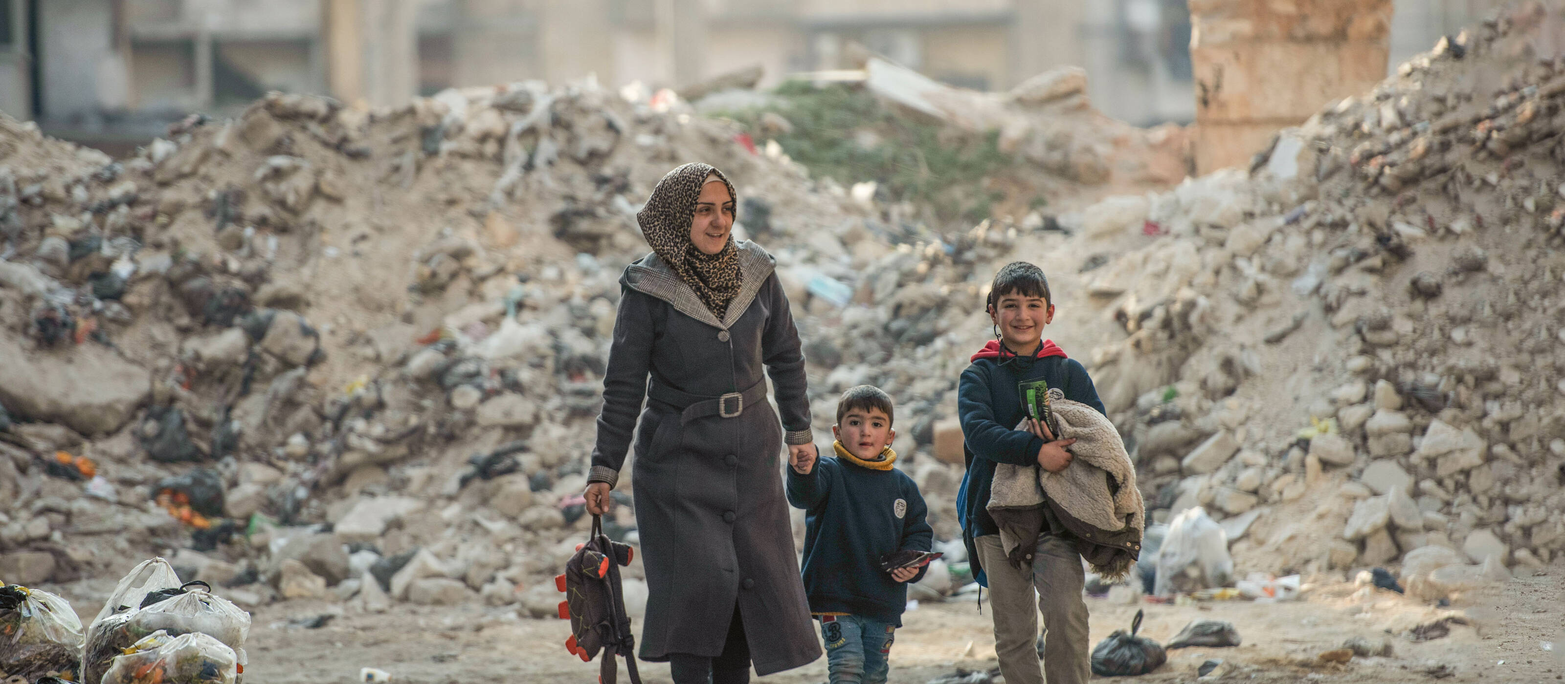 Cette famille le sait: malgré les décombres qui jonchent les rues d’Alep, il faut aller de l’avant. La reconstruction des infrastructures en Syrie nécessite de la persévérance et du soutien.