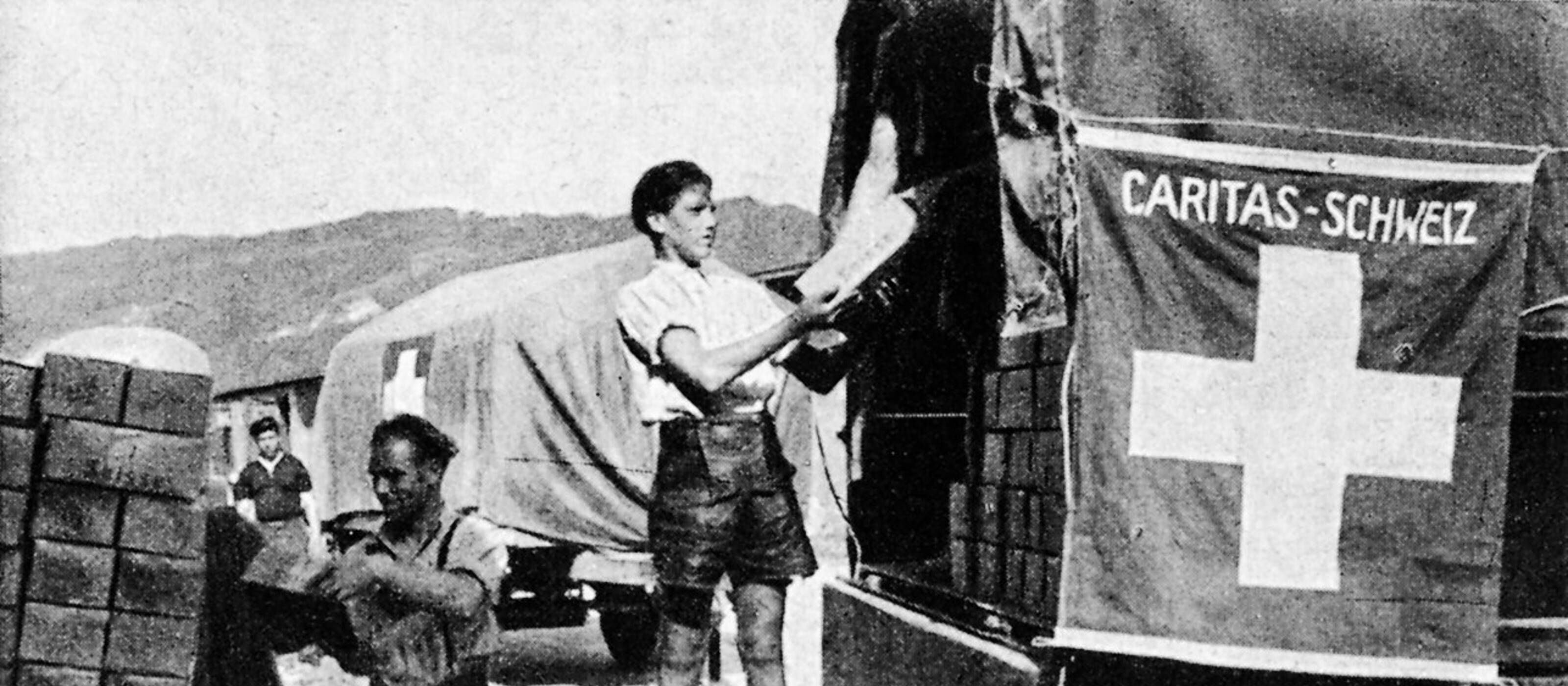 Ancienne photo de l'aide apportée par Caritas en 1946, après la Seconde Guerre mondiale