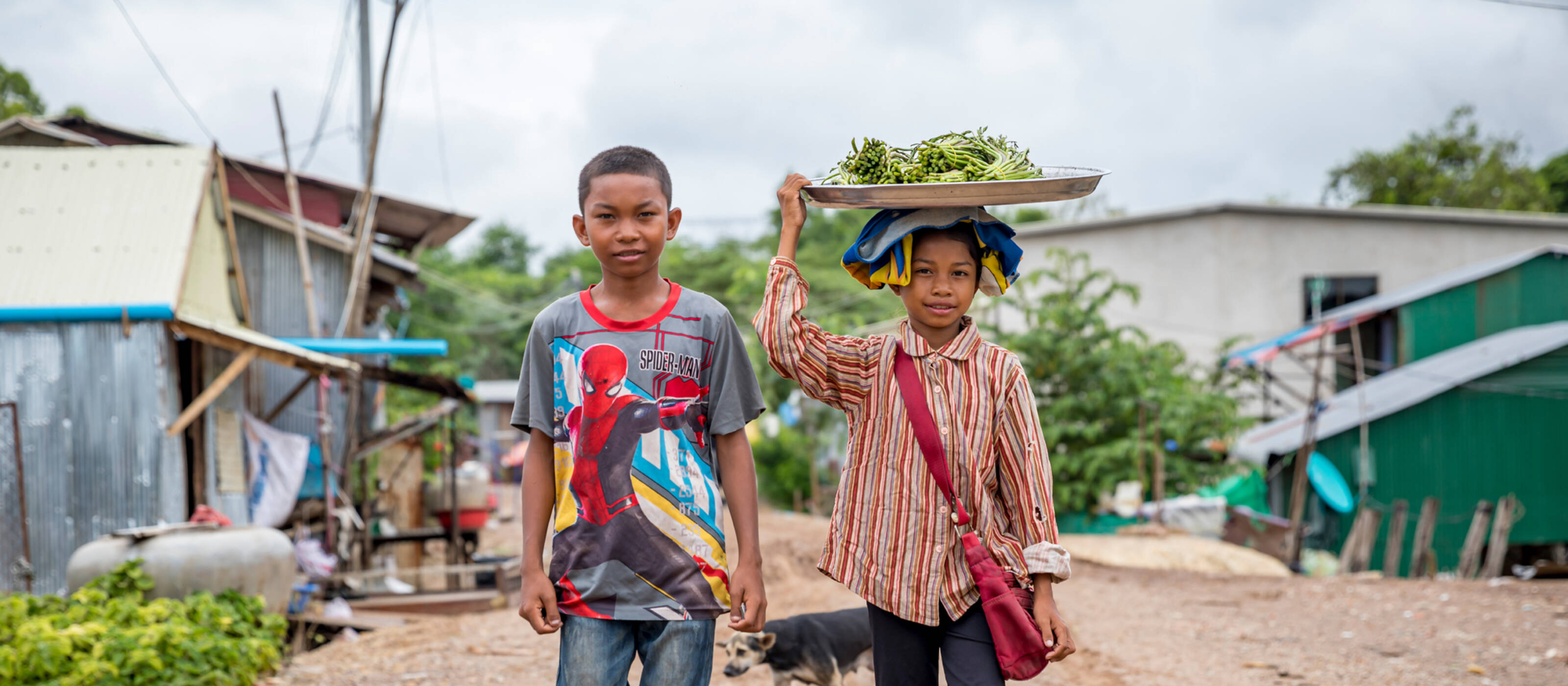 «Les réseaux locaux d’ONG sont irremplaçables», souligne l’ancien conseiller fédéral Joseph Deiss. Grâce au réseau Caritas, ces jeunes Cambodgiens participent à un projet éducatif.