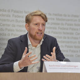 Andreas Lustenberger an der Medienkonferenz zur Lancierung der Konzernverantwortungsinitiative