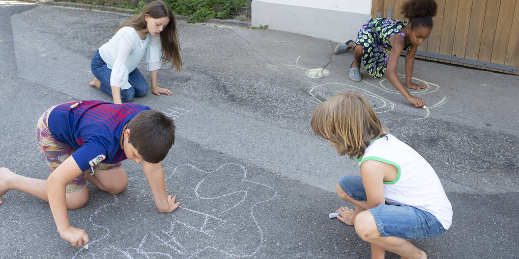 Kinder am spielen