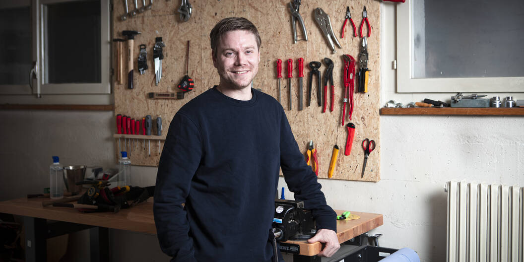 Jonas Equey schätzt bei seiner Arbeit die Kombination von Technik und zwischenmenschlichem Kontakt.