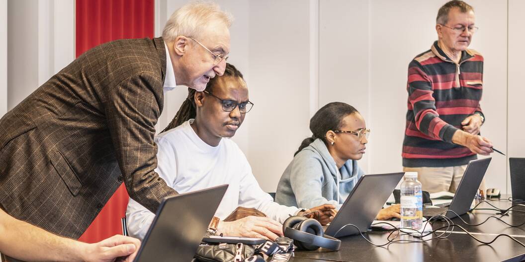 Mit dem Projekt digitale Unterstützung werden nötige Grundkompetenzen erworben, um in der digitale Arbeitswelt bestehen zu können.
