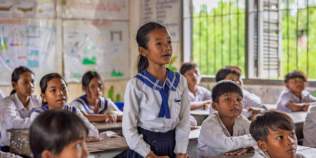 Formation au Cambodge: dans une Blue School du nord-ouest du Cambodge, les enfants apprennent de manière ludique les liens entre environnement, durabilité, hygiène et santé.