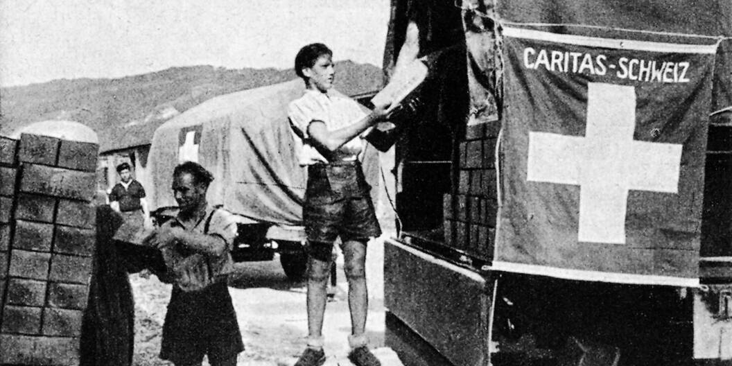 Caritas-Hilfe nach dem 2. Weltkrieg (undatierte Aufnahme): Mit umfangreichen Materiallieferungen wurden vor allem Menschen in Flüchtlingslagern unterstützt.